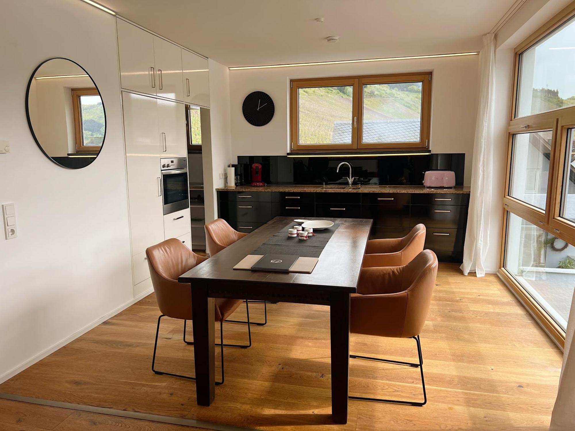 Weingut-aparthotel Olinger Hotel 5*