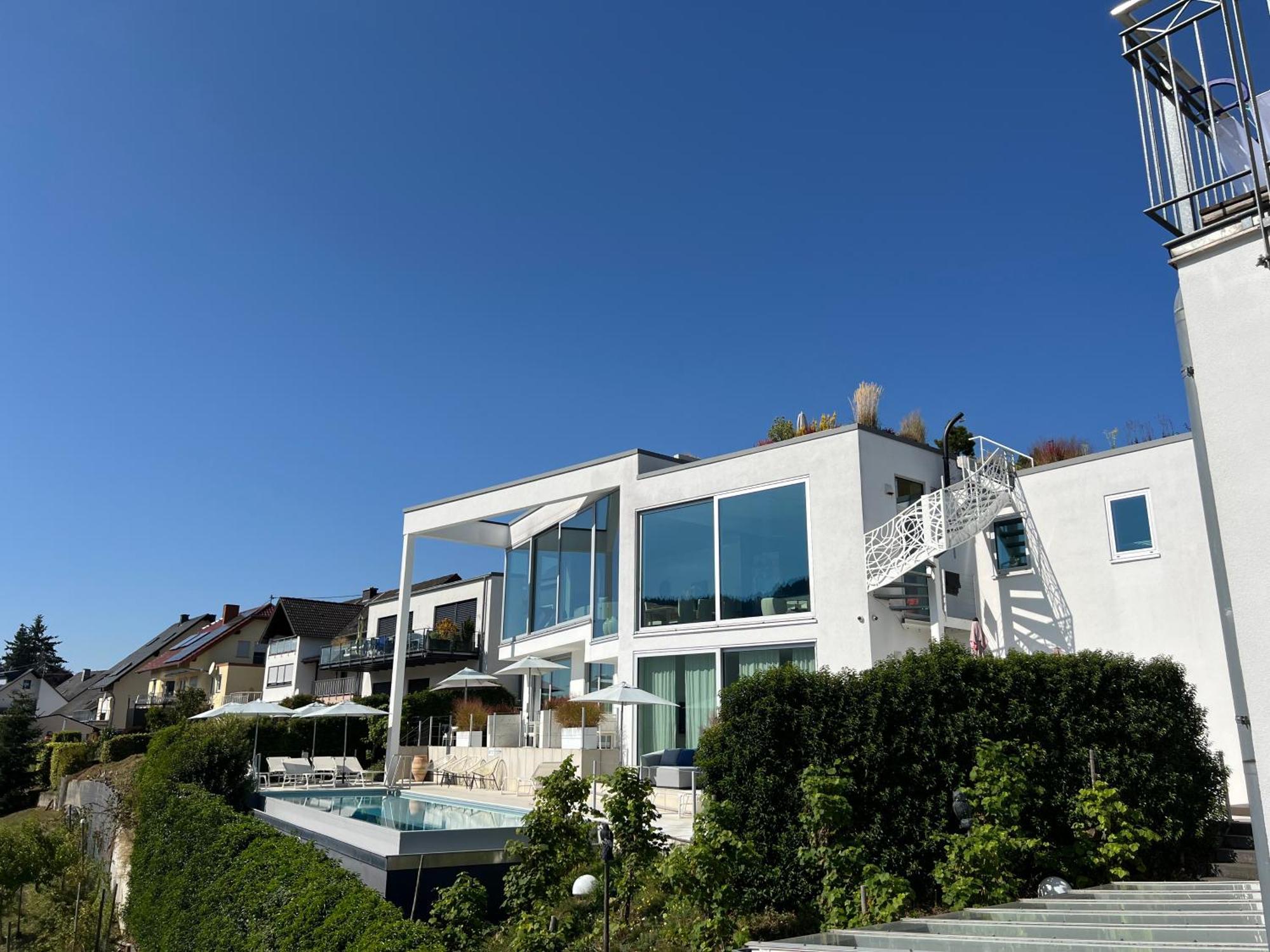 Weingut-aparthotel Olinger 5*