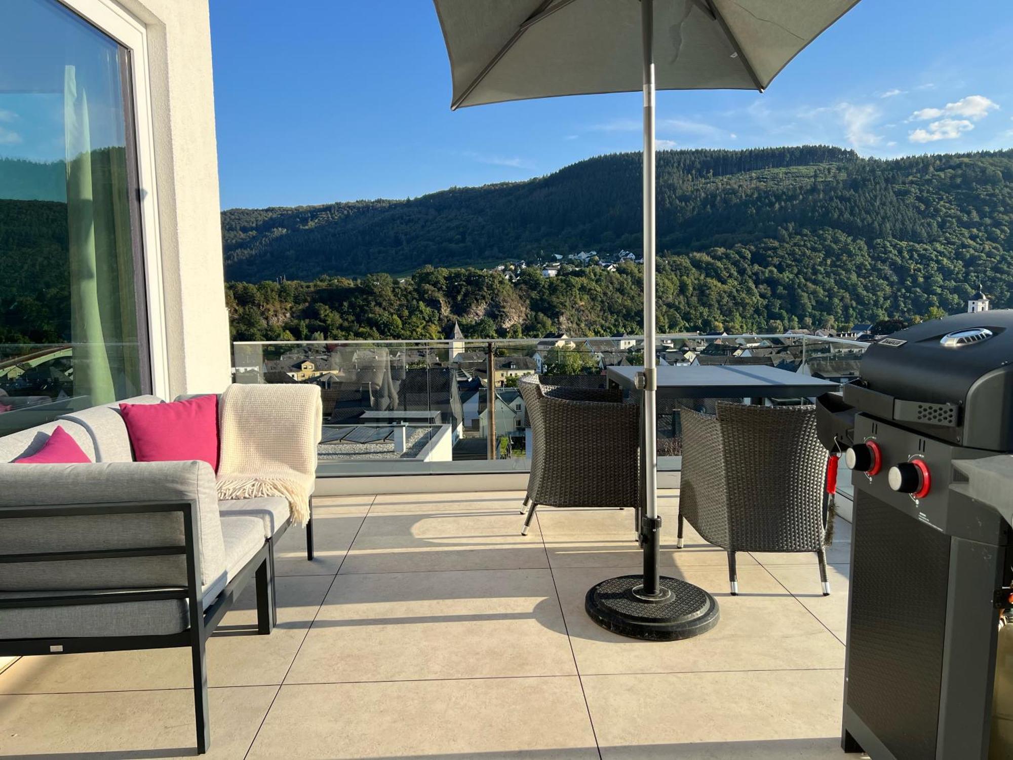 Weingut-aparthotel Olinger Hotel 5*